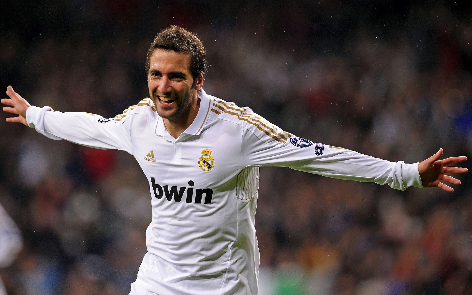 乐鱼体育app官方登录入口-分区决赛转会风云：武汉三镇盯上锋线强援，C罗或成交易筹码  第1张